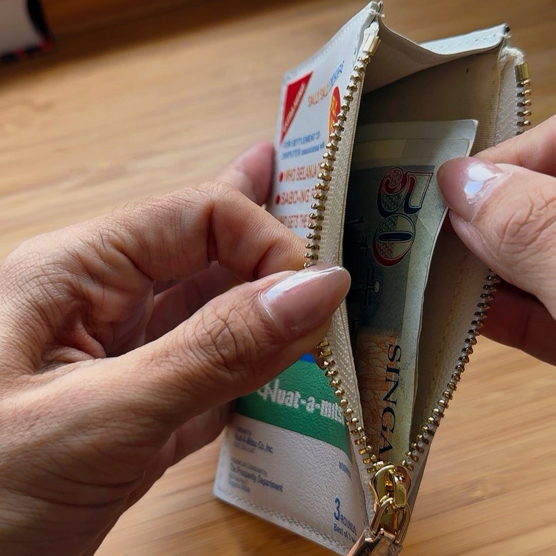 (Pre-Order) Lomchiampas Cardholder